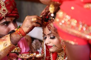 Ινδία: Νύφη πέθανε στον γάμο της και την αντικατέστησε η…μικρότερη αδελφή της
