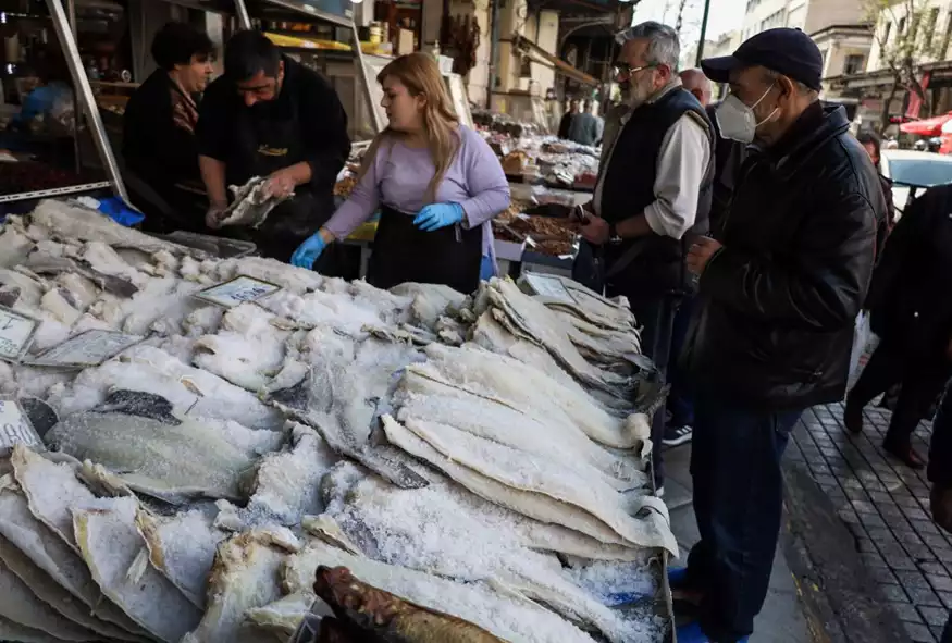 25η Μαρτίου: Γιατί τρώμε μπακαλιάρο σκορδαλιά μετά την παρέλαση