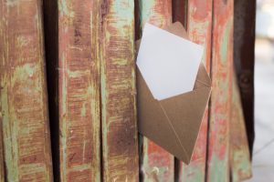 Κι όμως συνέβη! Παρέλαβε από το ταχυδρομείο δέμα με φαγώσιμα έπειτα από 1,5 χρόνο