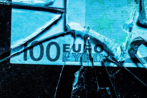 Φτωχοποίηση – “Καμπανάκι” από ΕΚΤ για “εύθραστες προοπτικές” στη χρηματοπιστωτική σταθερότητα