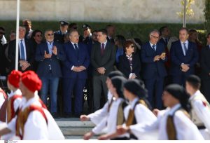 Ξεκίνησε η μαθηματική παρέλαση στο κέντρο της Αθήνας για τον εορτασμό της 25ης Μαρτίου