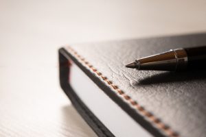 Ξαναγράφουν (!!!) βιβλία της Άγκαθα Κρίστι για να φύγουν «προβλητικές λέξεις»