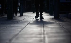 Μέρα μεσημέρι έδρασε επιδειξίας στη Λάρισα, δείχνοντας τα γεννητικά του όργανα σε γυναίκα