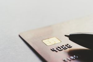 Πως «φρενάρουν» τα αυτοκίνητα τις… πιστωτικές κάρτες;