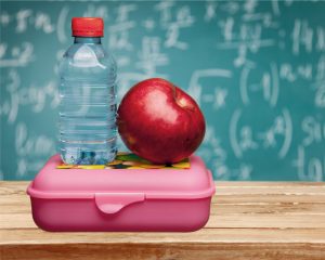 Πόσο θα “κοστίσει” η επιστροφή στα θρανία – Αυξημένες τιμές ακόμη και για το κολατσιό των μαθητών vid