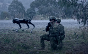Δυστοπία!! Τηλεπαθητικός έλεγχος ρομποτόσκυλων από στρατιώτες της χούντας, vid