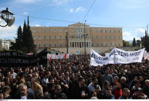 Πλήθος κόσμου στο συλλαλητήριο στο Σύνταγμα για την τραγωδία στα Τέμπη (video)