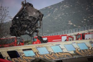 ΕΛ.ΑΣ: 56 οι ταυτοποιημένοι νεκροί στο δυστύχημα στα Τέμπη