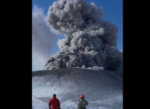 Ρωσία: Έτοιμο να εκραγεί είναι ηφαίστειο στις Κουρίλες Νήσους, vid