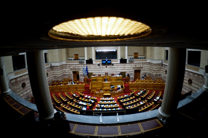 Ακαταδίωκτο, Τέμπη και…κορωνοειδικοί: Νέος χαμός με τροπολογία-εξπρές, vid