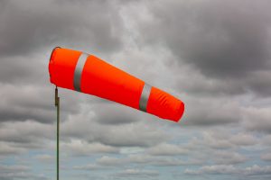 «Μην παρκάρετε κάτω από δέντρα»! Προειδοποίηση μετεωρολόγων για σφοδρούς ανέμους τις επόμενες ώρες