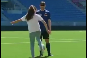 ΒΙΝΤΕΟ: Στην αρχή πήγαν να της μάθουν μπάλα, αλλά…