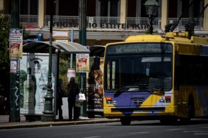 Παραλύει η χώρα την Πέμπτη: Ποιοί απεργούν – Τι θα γίνει με σχολεία και ΜΜΜ