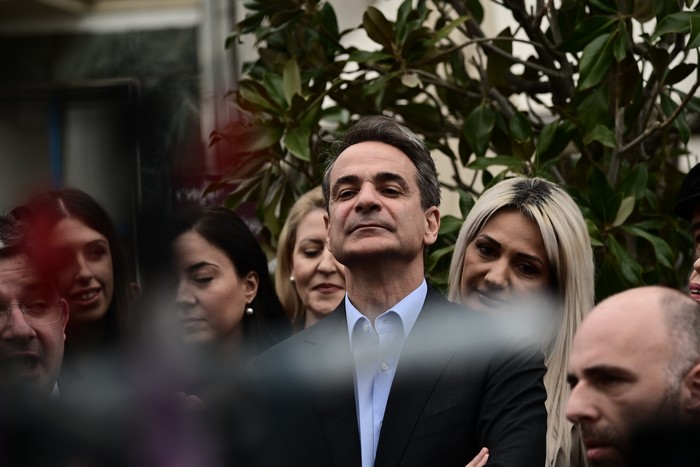 «Βόμβα» Μητσοτάκη για τρίτες κάλπες μέσα στα…«μπάνια του λαού»!