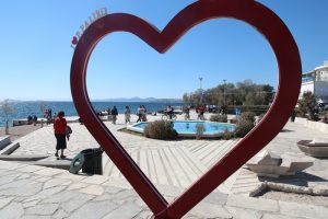 Άρχισαν τα…μπάνια του λαού, vid