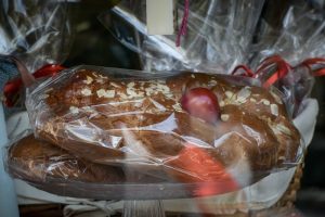 Πάσχα: Όλα τα μυστικά για να σας πετύχει το τσουρέκι (video)