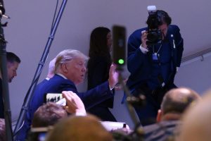 Όπως το 2016!! Άρχισαν να τρέμουν οι Ευρωπαίοι τυχόν εκλογή Τραμπ