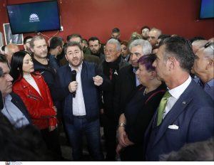 Η ΝΔ ξεκόβει κάθε σενάριο συνεργασίας με τον Ανδρουλάκη