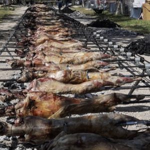 Έτσι σατιρίζουν στο εξωτερικό το «ελληνικό Πάσχα», video