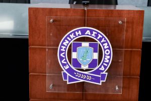Αλεξανδρούπολη: Σύλληψη τριών διακινητών που μετέφεραν 13 μετανάστες σε ρυμουλκά δύο φορτηγών