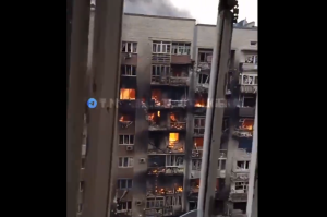 Σοκαριστικό ΒΙΝΤΕΟ! Μέσα σε πολυκατοικία του φλεγόμενου Μπακχμούτ