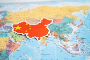 Βρετανία: Η Κίνα είναι πρόκληση και όχι εχθρός, σύμφωνα με την υπουργό Εμπορίου
