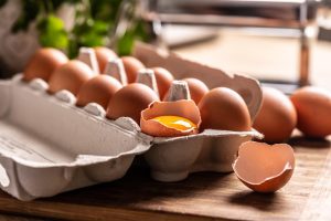 Αυγά: Γιατί είναι σημαντικό το χρώμα του κρόκου