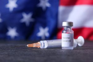 Πολιτικός που μιλάει κατά των εμβολίων κατεβαίνει για πρόεδρος των ΗΠΑ!