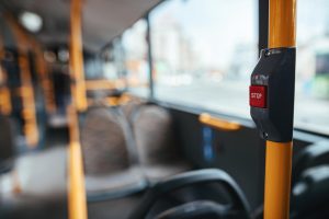 Ξεκινούν οι ανέπαφες πληρωμές σε αστικά λεωφορεία 33 πόλεων – Δείτε τι αλλάζει