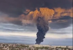 Ουκρανονατοϊκό πλήγμα στην Κριμαία! Εκρήξεις και τεράστια πυρκαγιά ορατή από χλμ., vid