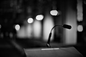 Το παιδεύουν πολύ για το debate… Αύριο η δεύτερη συνεδρίαση της Διακομματικής Επιτροπής