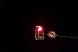 Έρχονται φανάρια στους δρόμους με τέσσερα φώτα: Το ένα για την… τεχνητή νοημοσύνη!