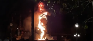 Ντίσνεϊλαντ: Στις φλόγες τυλίχτηκε ο δράκος Maleficent – Εκκενώθηκε ο χώρος