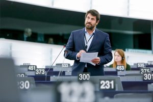 Γεωργούλης: Κανονικά στις ψηφοφορίες της Ευρωβουλής – Πάει για…Ιούνιο η άρση ασυλίας του