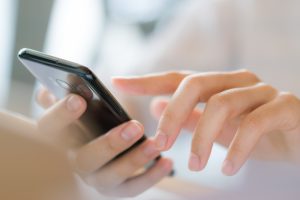 Πάρκαρες παράνομα και πήρες… «κλήση»;;; Έτσι παγιδεύουν το κινητό σου