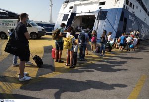Ανάρπαστα τα ακτοπλοϊκά εισιτήρια! Αδειάζει η Αθήνα λόγω…τριημέρου, vid