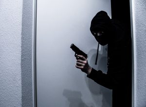 Θεσσαλονίκη: Ιδιοκτήτης κοσμηματοπωλείου και περαστικοί ακινητοποίησαν ένοπλο ληστή!