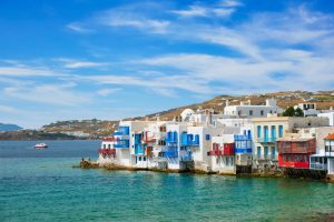 Μύκονος: «Μας χρέωσαν 1.300 λίρες για μια σαλάτα και δύο πιάτα»
