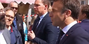 “Mυθικός” διάλογος Μακρόν με πολίτη σε λαϊκή αγορά: “Πουλάς φούμαρα”- “Λες βλακείες”