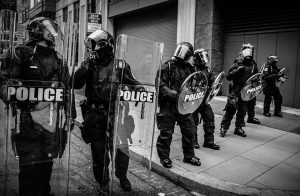Επιθέσεις με μολότοφ εναντίον αστυνομικών στα Εξάρχεια – Μία σύλληψη