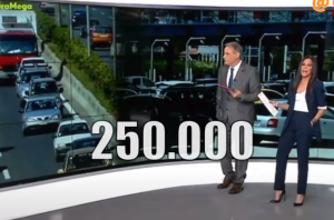 ΕΠΟΣ: Ρεπόρτερ των καναλιών «τσακώνονται» στο πόσα αυτοκίνητα πέρασαν από τα διόδια!