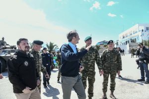 Λίγο πριν τις κάλπες – Επίσκεψη Μητσοτάκη στη Διοίκηση Υποβρυχίων Καταστροφών – Δείτε τι δήλωσε