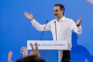 Μητσοτάκης προς Βαρουφάκη: “Σταματήστε να παίζετε Monopoly με τις ζωές μας”