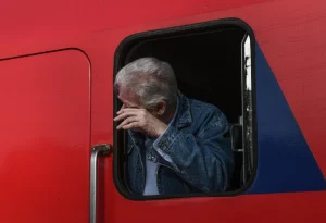 Δρομολόγιο intercity Λάρισα-Καλαμπάκα: Οι ΦΩΤΟ με τον πρόεδρο του ΟΣΕ κάνουν τον γύρο του διαδικτύου