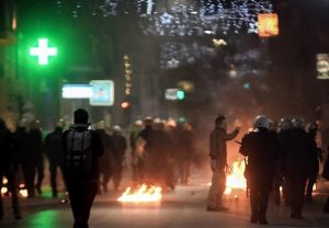 Επιθέσεις με μολότοφ κατά αστυνομικών δυνάμεων στα Εξάρχεια