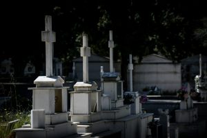 «Ψηλά, ψηλά»! Συντετριμμένοι οι γονείς του σμηναγού Τσιτλακίδη στο τελευταίο αντίο