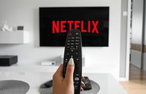 Το Netflix προσέλαβε τον Άρνολντ Σβαρτσενέγκερ στη θέση του… Υπεύθυνου Δράσης!!!