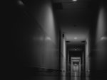Σκοτεινός διάδρομος νοσοκομείου