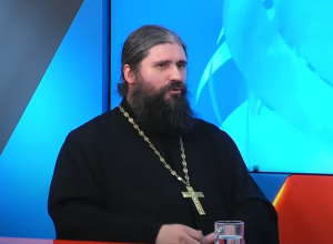 «Φως ή Σκότος, Χριστός ή Αντίχριστος»: Ο π. Μιχαήλ Ασμούς της Ρωσίας για την Ουκρανία, vid