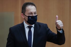 Ο Πέτσας αποφεύγει να πει ότι τα δρομολόγια των τρενων είναι ασφαλή, vid